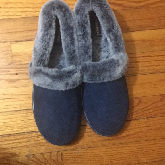 NWOT sketchers navy fuzzy slippers - Picture 2 of 5